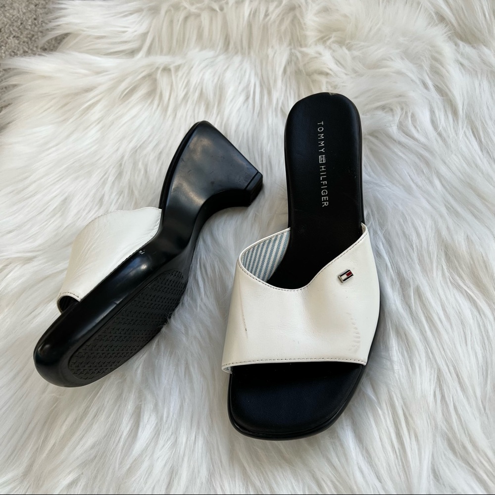 Tommy Hilfiger White Wedge Slide Sandal w Black leather size 6.5